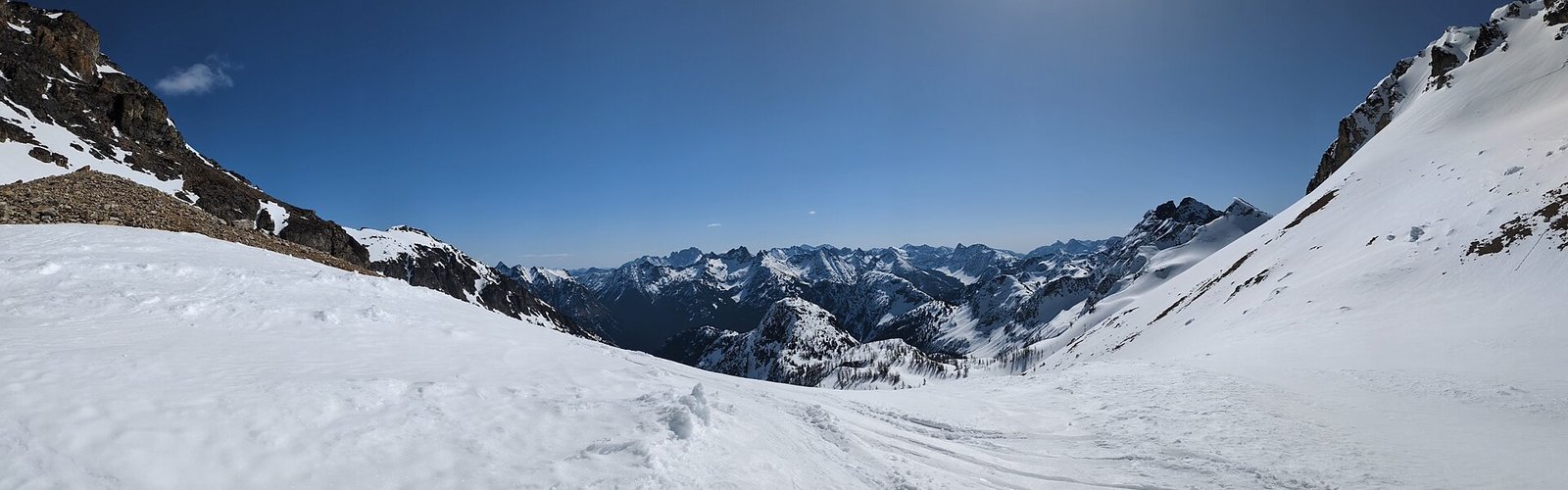 Hiking in Central Cascades