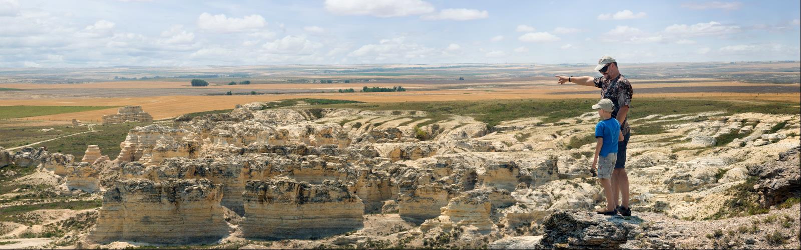 Randonnée au Kansas - paysage naturel  sky outdoor nature beach cloud landscape mountain water rock person