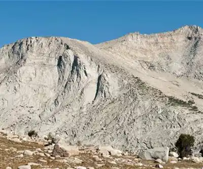 L Lake hiking trail - natural landscape