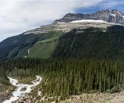 Takakkaw Falls hiking trail - natural landscape