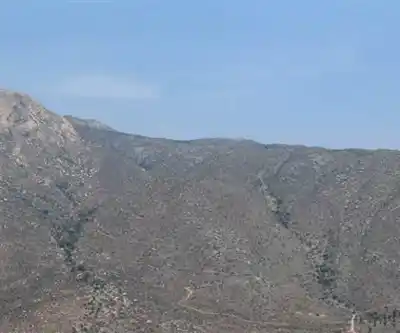 El Capitan Reservoir hiking trail - natural landscape