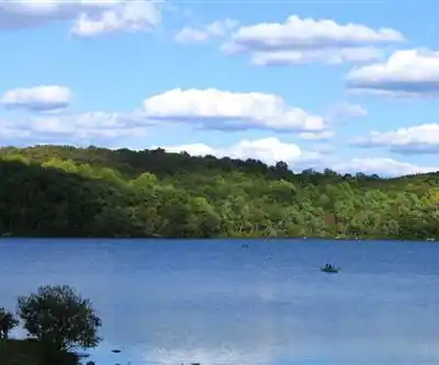 Shepherd Lake hiking trail - natural landscape