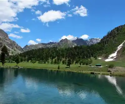 Rainbow Lake hiking trail - natural landscape