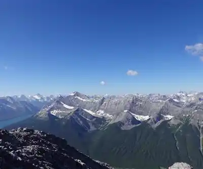 Three Sisters hiking trail - natural landscape