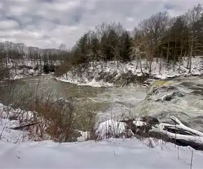 Indian Falls hiking trail - natural landscape