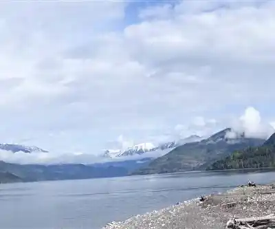 Slocan Lake hiking trail - natural landscape