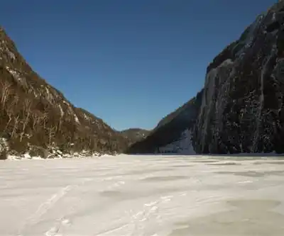 Avalanche Pass hiking trail - natural landscape