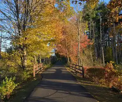 Sentier de randonnée Norwottuck Rail Trail - paysage naturel