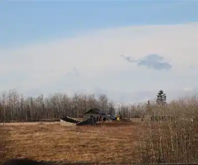 Glenbow Ranch Provincial Park hiking trail - natural landscape