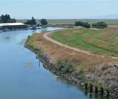 San Joaquin River Delta hiking trail - natural landscape