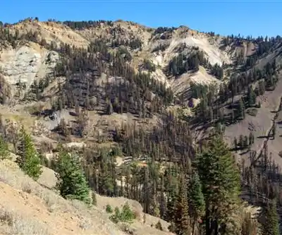 Sulphur Works hiking trail - natural landscape