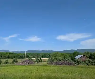 Wallkill Valley Rail Trail hiking trail - natural landscape