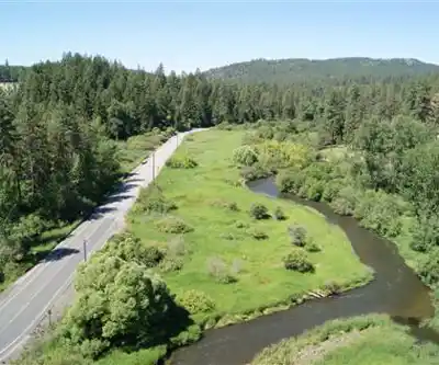 Little Spokane River hiking trail - natural landscape