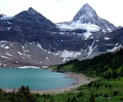 Mount Assiniboine hiking trail - natural landscape