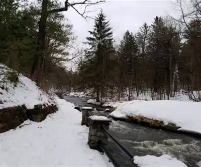 Geyser Creek Trail hiking trail - natural landscape