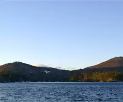 Squam Lake hiking trail - natural landscape