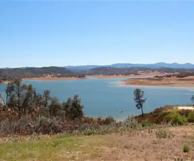 Nacimiento Lake hiking trail - natural landscape