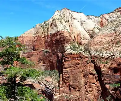 Emerald Pools Trail hiking trail - natural landscape