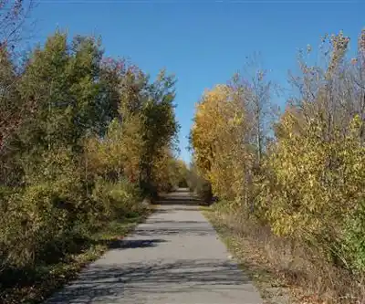 Victoria Rail Trail hiking trail - natural landscape