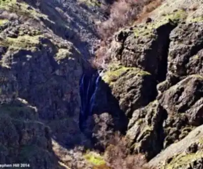 Snake River Road to Oregon hiking trail - natural landscape
