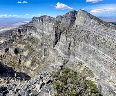 Sawtooth Way hiking trail - natural landscape