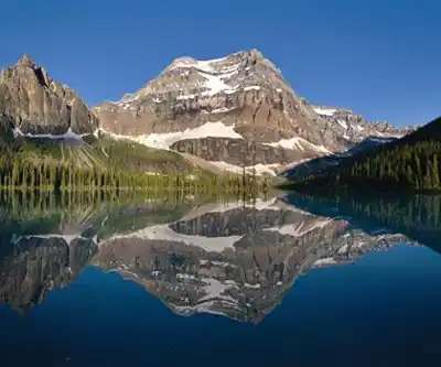 Shadow Lake hiking trail - natural landscape