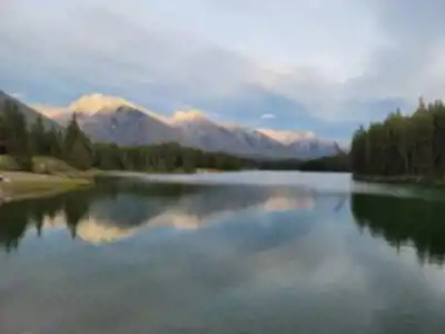 Johnson Lake hiking trail - natural landscape