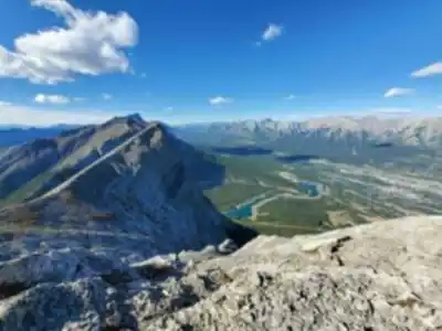 Sentier de randonnée Ha Ling Peak - paysage naturel