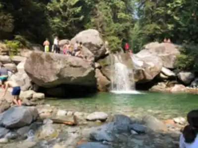 Découvrir Cascade Falls Regional Park en Montagnes Côtières de Vancouver