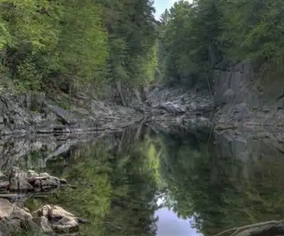 Sentier de randonnée Chesterfield Gorge - paysage naturel
