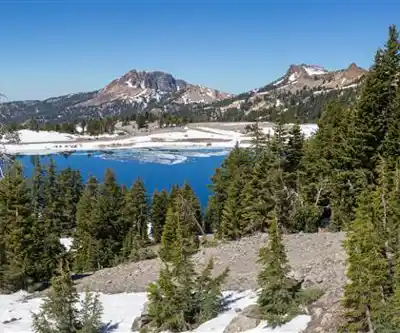 Lassen Volcanic National Park hiking trail - natural landscape