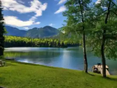 Heart Lake hiking trail - natural landscape