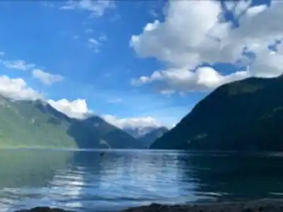 Chilliwack Lake hiking trail - natural landscape