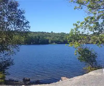 Sentier de randonnée Fall River - paysage naturel