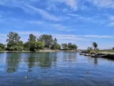Scarborough Bluffs Trail scenery - hiking