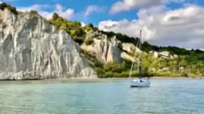 Hiking view of Scarborough Bluffs Trail