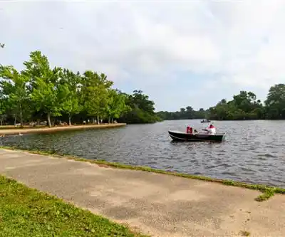 Belmont Lake State Park hiking trail - natural landscape