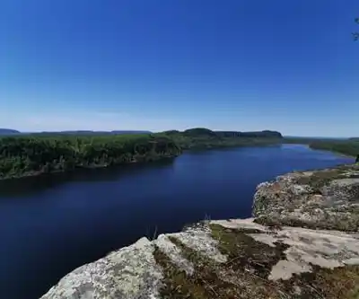 Ruby Lake hiking trail - natural landscape