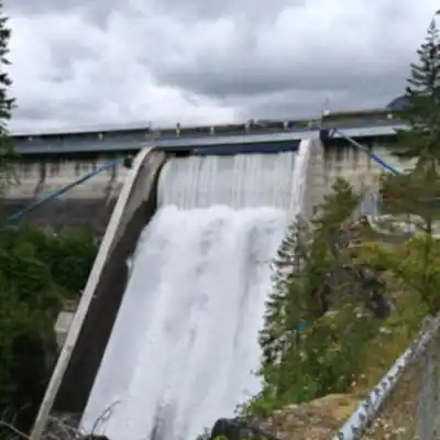 Cleveland Dam hiking trail - natural landscape
