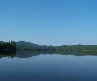 Sentier de randonnée Green Pond Mountain, New York - paysage naturel