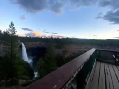 Vue en randonnée de Helmcken Falls