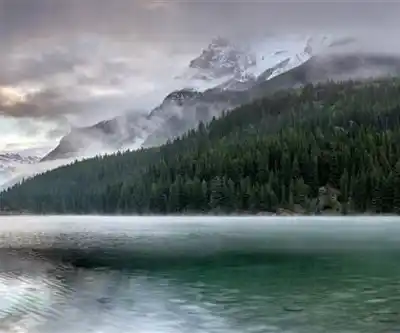 Jack Lake hiking trail - natural landscape