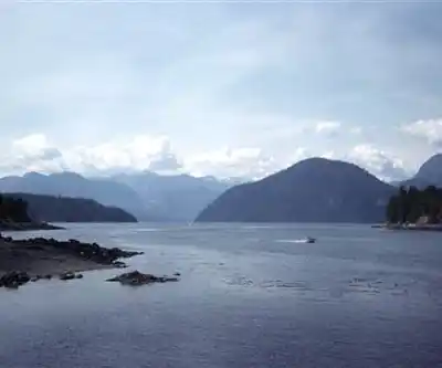 Sechelt Inlet hiking trail - natural landscape
