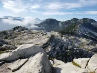 Coliseum Mountain hiking trail - natural landscape