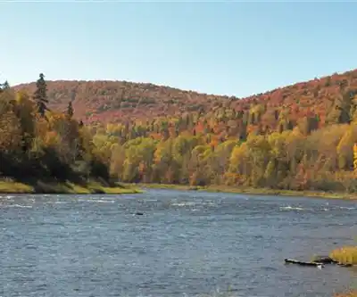 Allagash River hiking trail - natural landscape