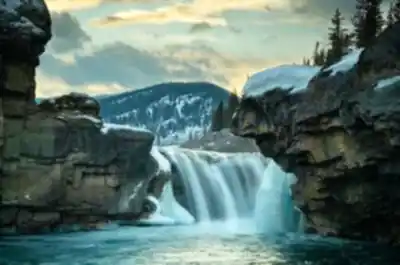 Elbow Falls hiking trail - natural landscape