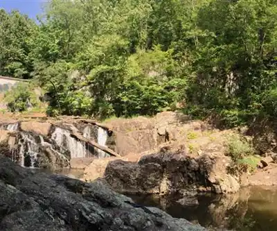 Washington Valley Park hiking trail - natural landscape