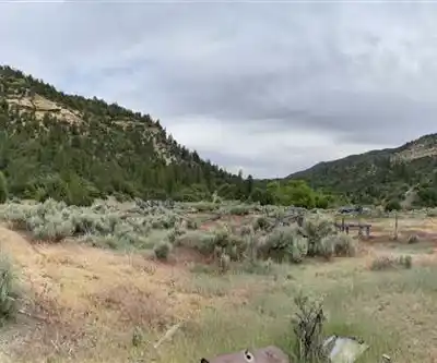 Cougar Canyon hiking trail - natural landscape
