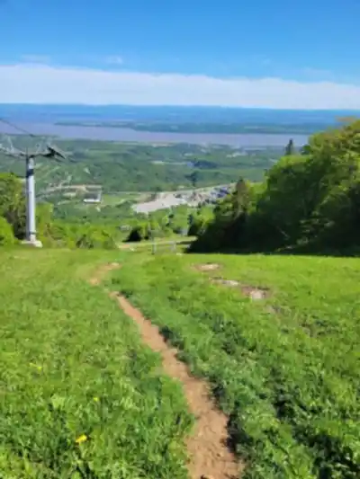 Vue en randonnée de Mont Sainte-Anne