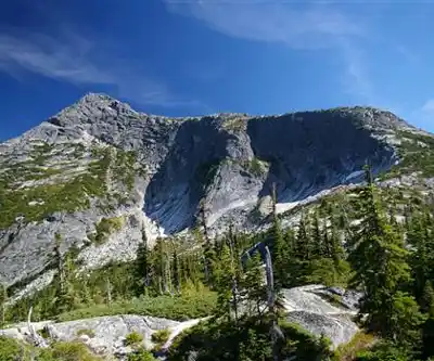 Sentier de randonnée Falls Lake - paysage naturel